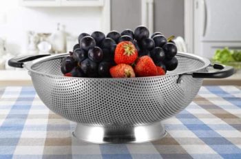 7. Tiawudi Micro-Perforated Colander – Strainer for Pasta, Noodles, Vegetables, and Fruits